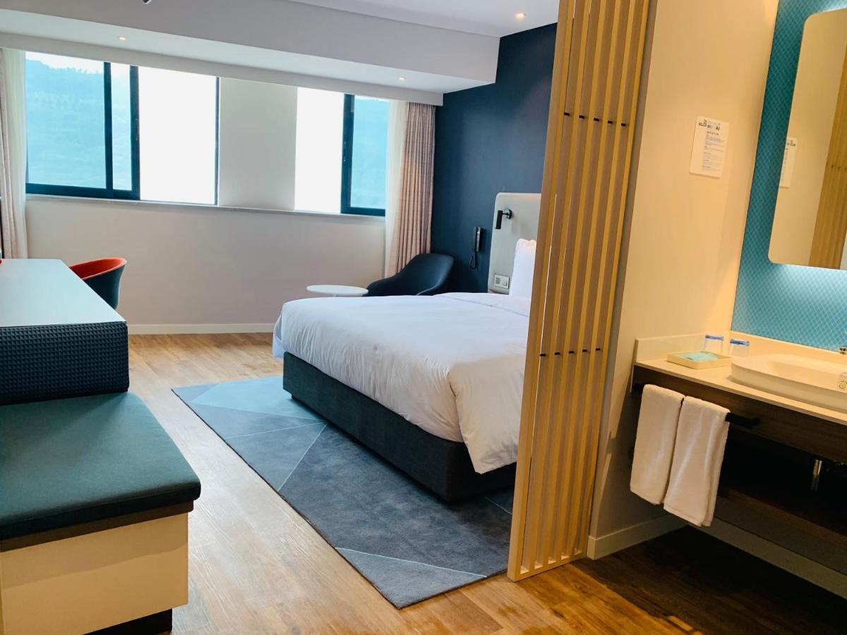 Holiday Inn Express Chongqing Airport Zone By Ihg Экстерьер фото